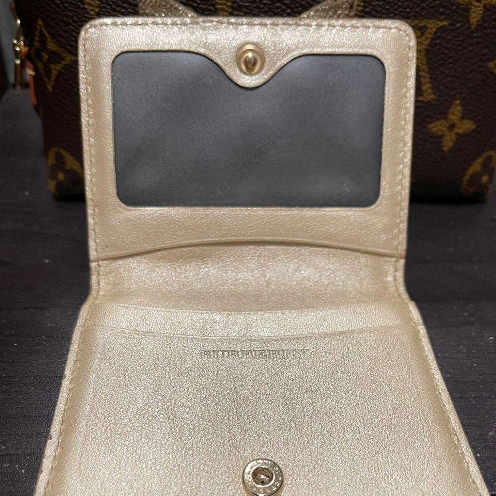 ❤️ SOLD ❤️ Burberry Wallet - Picture 2 of 2